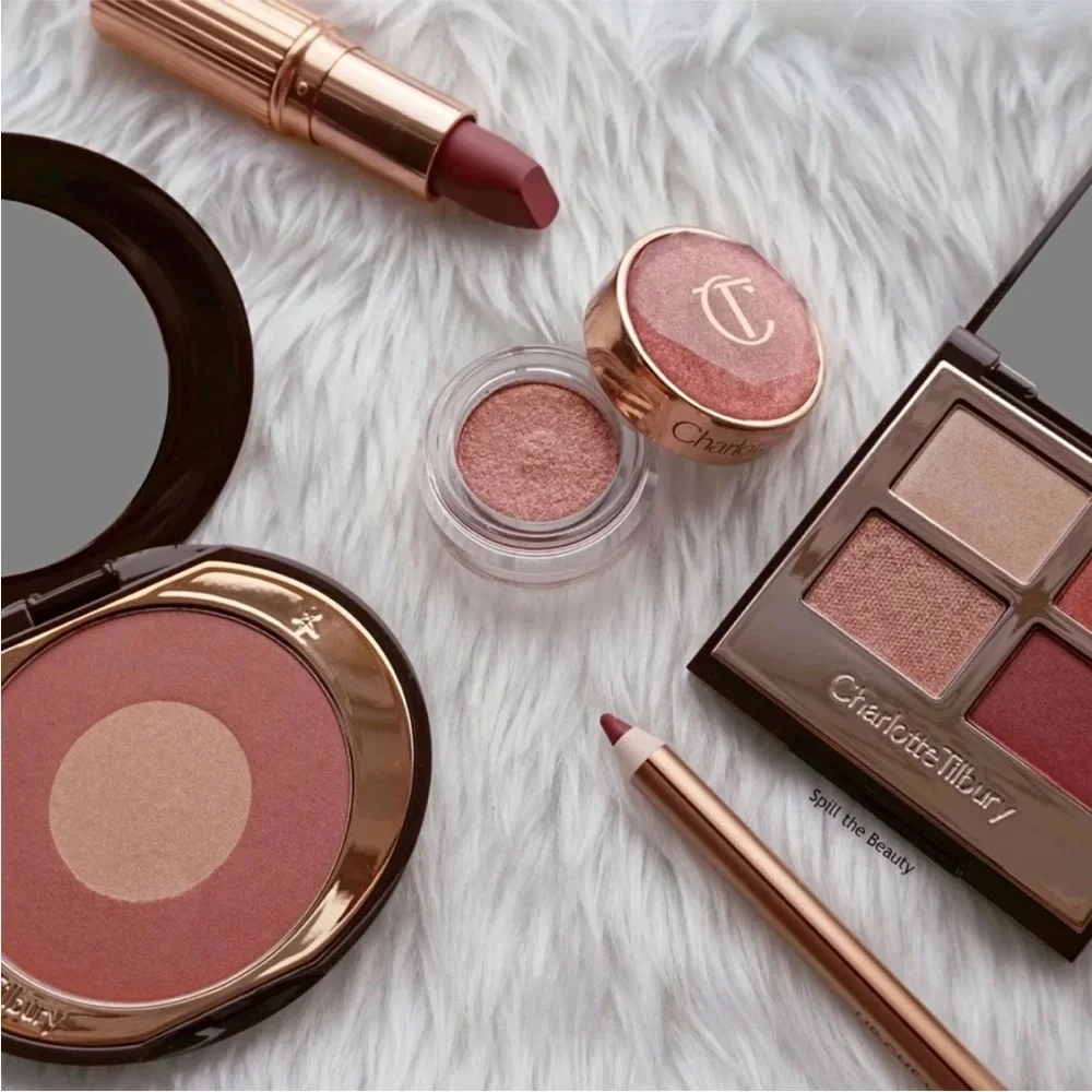 Charlotte Tilbury Cheek to Chic Blush in Pillow Talk